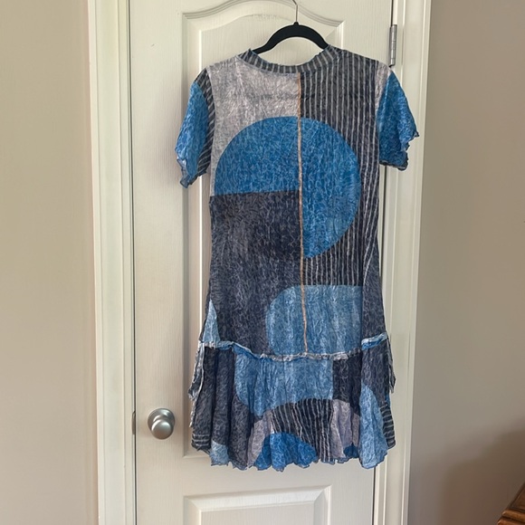 Top Ligne summer dress
Beautiful patterns and has pockets
Pull over - Picture 4 of 4